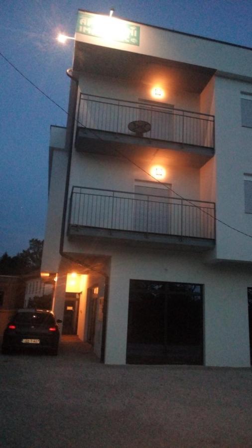 Apartmani Imamovic Dubrave Gornje Exterior photo